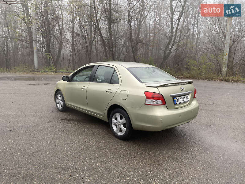 Седан Toyota Yaris 2007 в Киеве