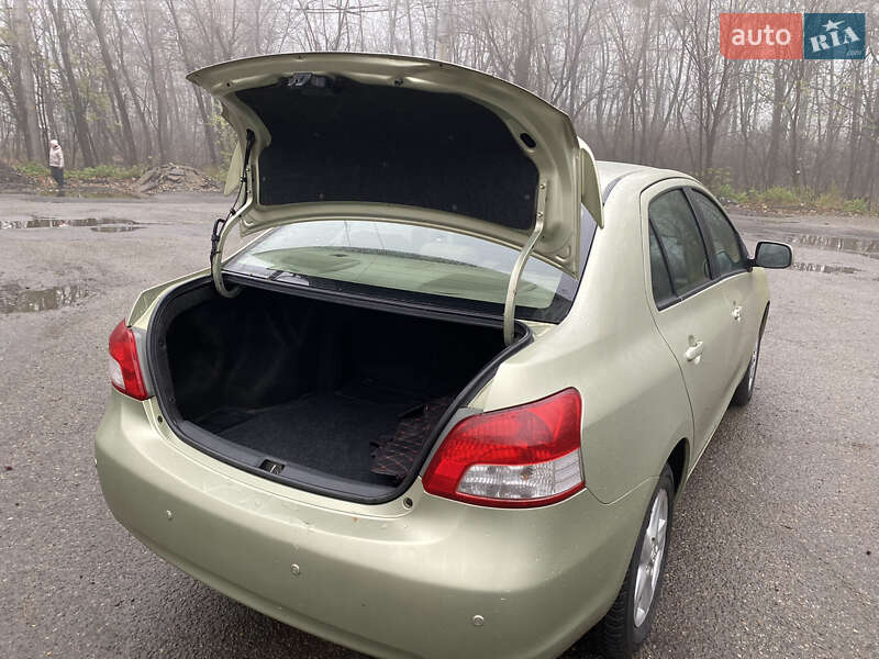 Седан Toyota Yaris 2007 в Киеве
