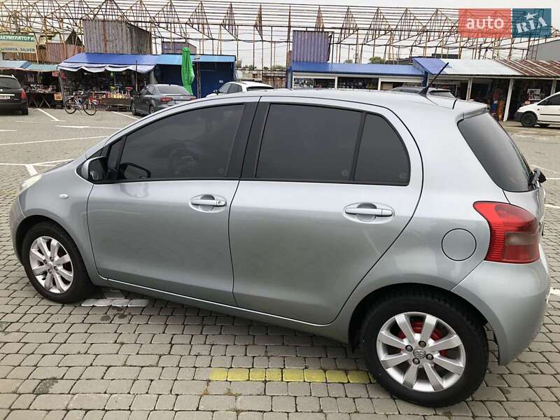 Хэтчбек Toyota Yaris 2008 в Черновцах