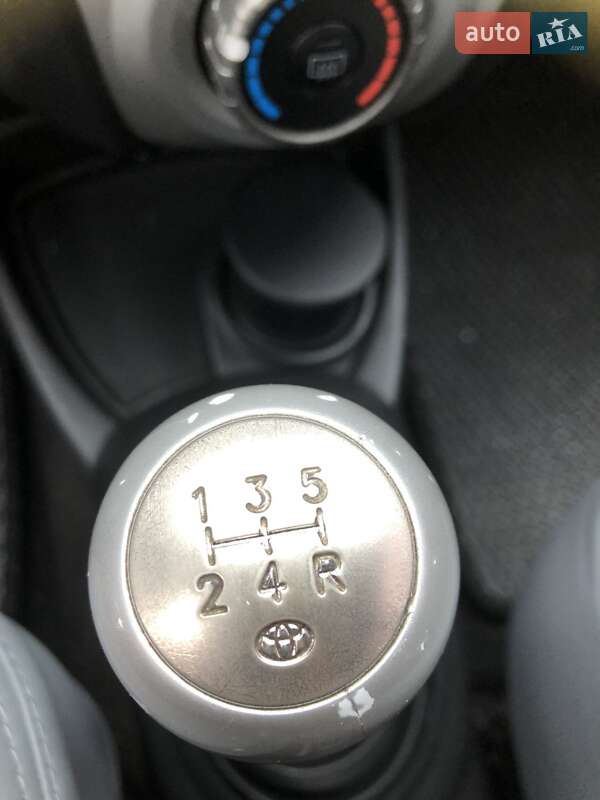 Хэтчбек Toyota Yaris 2008 в Черновцах