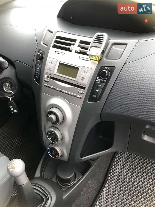 Хэтчбек Toyota Yaris 2008 в Черновцах