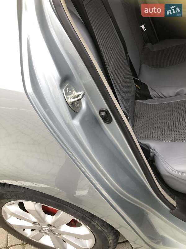 Хэтчбек Toyota Yaris 2008 в Черновцах