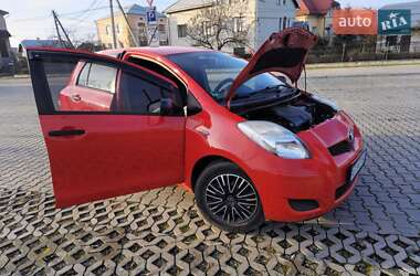 Хэтчбек Toyota Yaris 2010 в Надворной