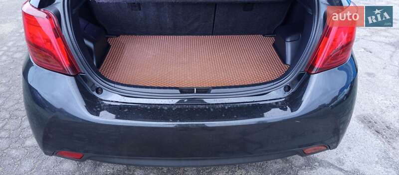 Хэтчбек Toyota Yaris 2014 в Житомире фото 13 Хэтчбек Toyota Yaris 2014 в Житомире