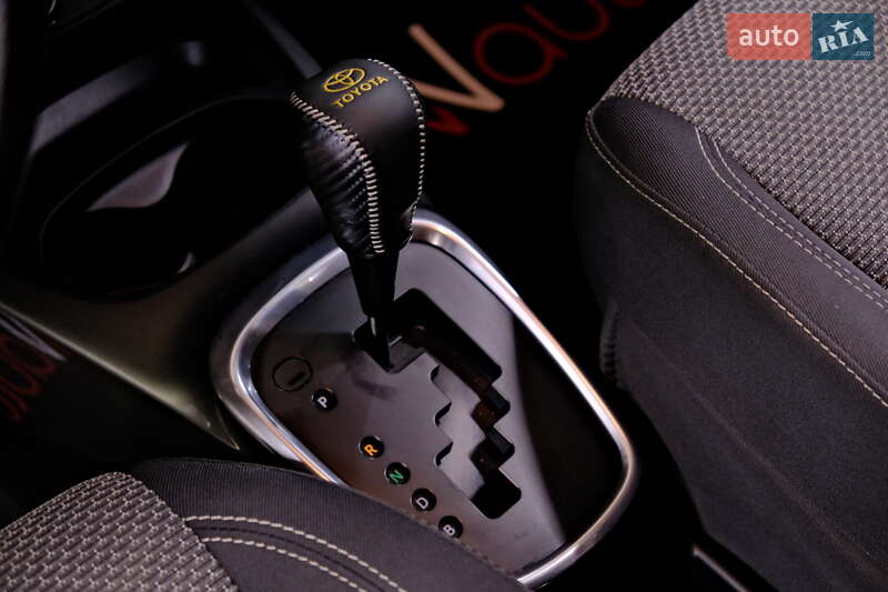 Хэтчбек Toyota Yaris 2015 в Одессе