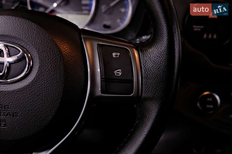 Хэтчбек Toyota Yaris 2015 в Одессе