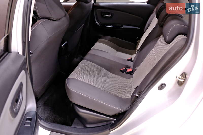 Хэтчбек Toyota Yaris 2015 в Одессе