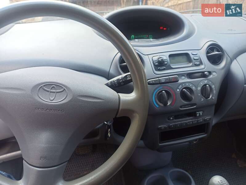 Хэтчбек Toyota Yaris 2000 в Днепре фото 3 Хэтчбек Toyota Yaris 2000 в Днепре
