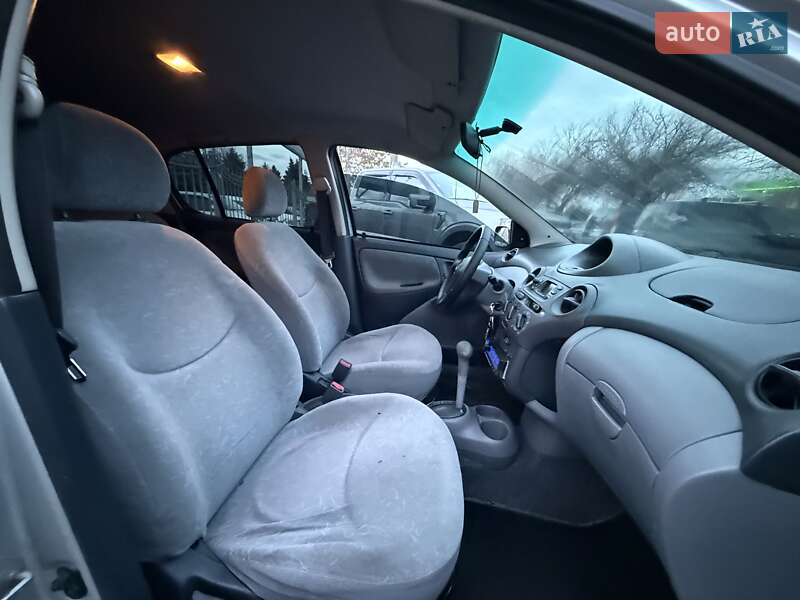 Хэтчбек Toyota Yaris 2002 в Одессе
