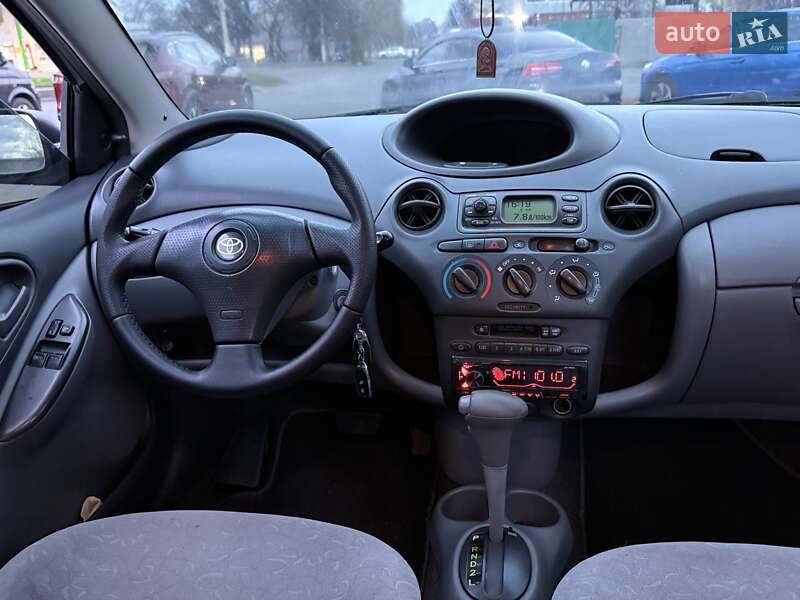Хэтчбек Toyota Yaris 2002 в Одессе