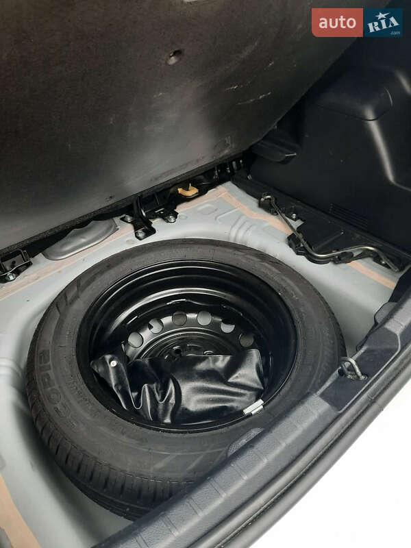 Хэтчбек Toyota Yaris 2016 в Одессе