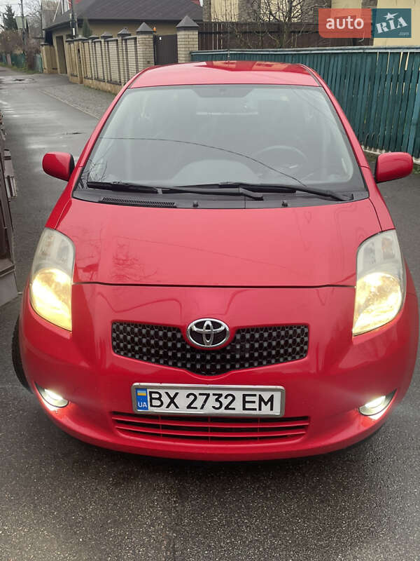 Хэтчбек Toyota Yaris 2006 в Киеве