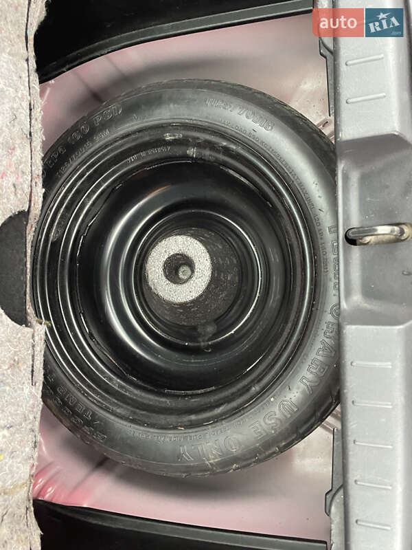 Хэтчбек Toyota Yaris 2006 в Киеве