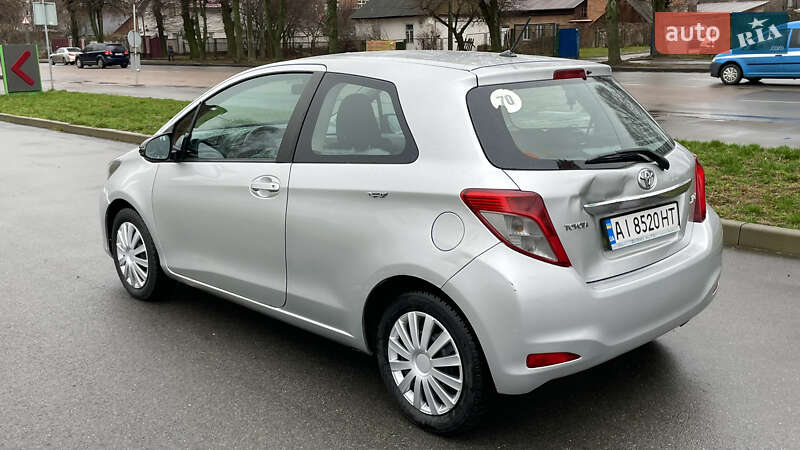 Хэтчбек Toyota Yaris 2011 в Житомире