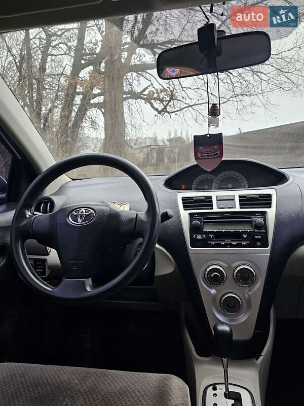 Седан Toyota Yaris 2007 в Киеве