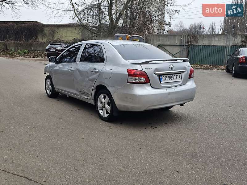 Седан Toyota Yaris 2007 в Киеве