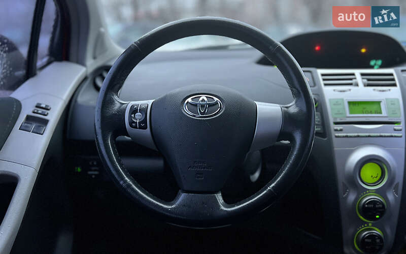 Хэтчбек Toyota Yaris 2007 в Львове