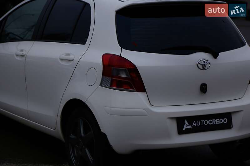 Хетчбек Toyota Yaris 2011 в Києві