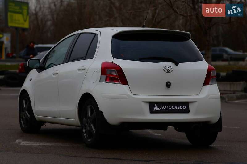 Хетчбек Toyota Yaris 2011 в Києві