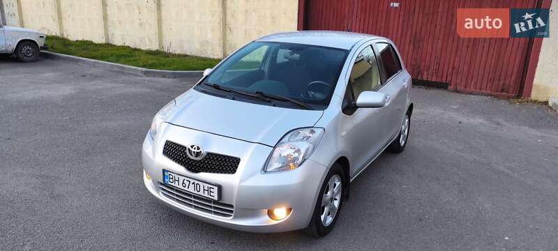 Хэтчбек Toyota Yaris 2006 в Одессе