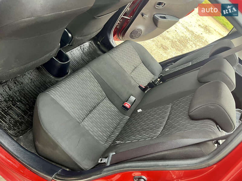 Хетчбек Toyota Yaris 2013 в Путивлі