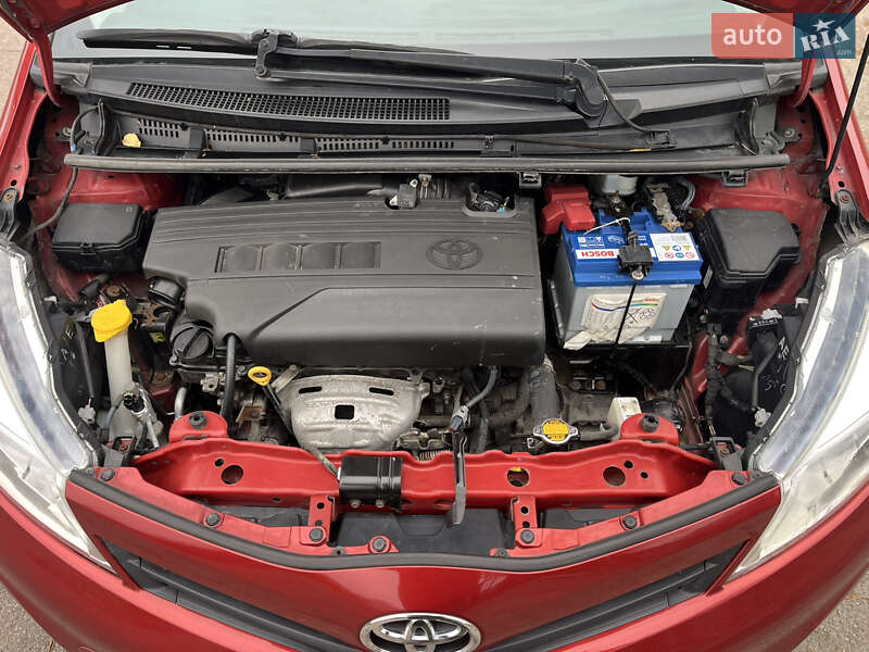 Хетчбек Toyota Yaris 2013 в Путивлі