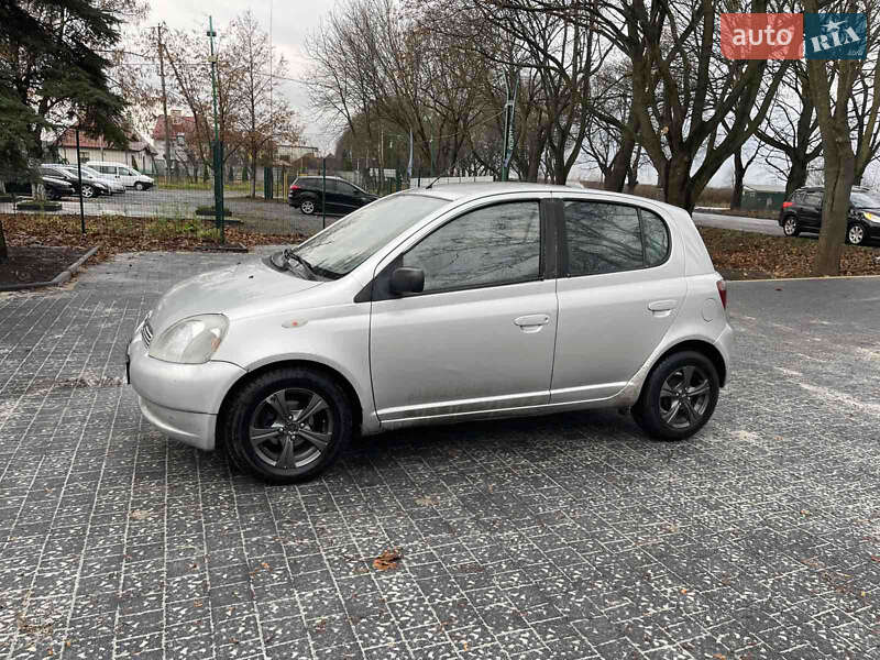 Хэтчбек Toyota Yaris 2001 в Ровно