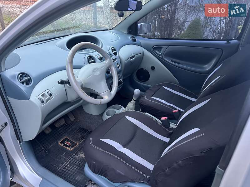 Хэтчбек Toyota Yaris 1999 в Львове