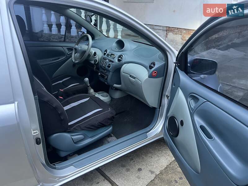 Хэтчбек Toyota Yaris 1999 в Львове