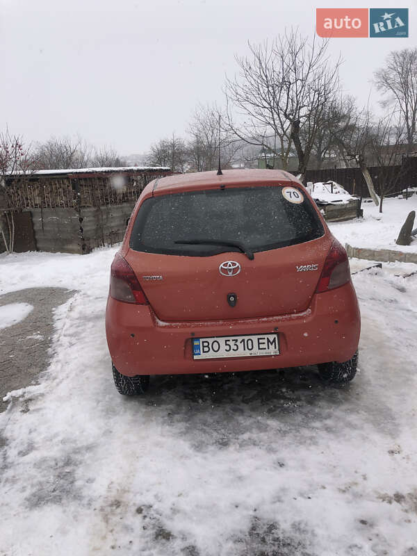 Хэтчбек Toyota Yaris 2006 в Великой Березовице