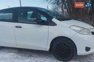 Хэтчбек Toyota Yaris 2013 в Новомиргороде
