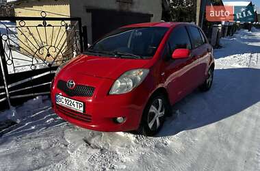Хэтчбек Toyota Yaris 2006 в Городке