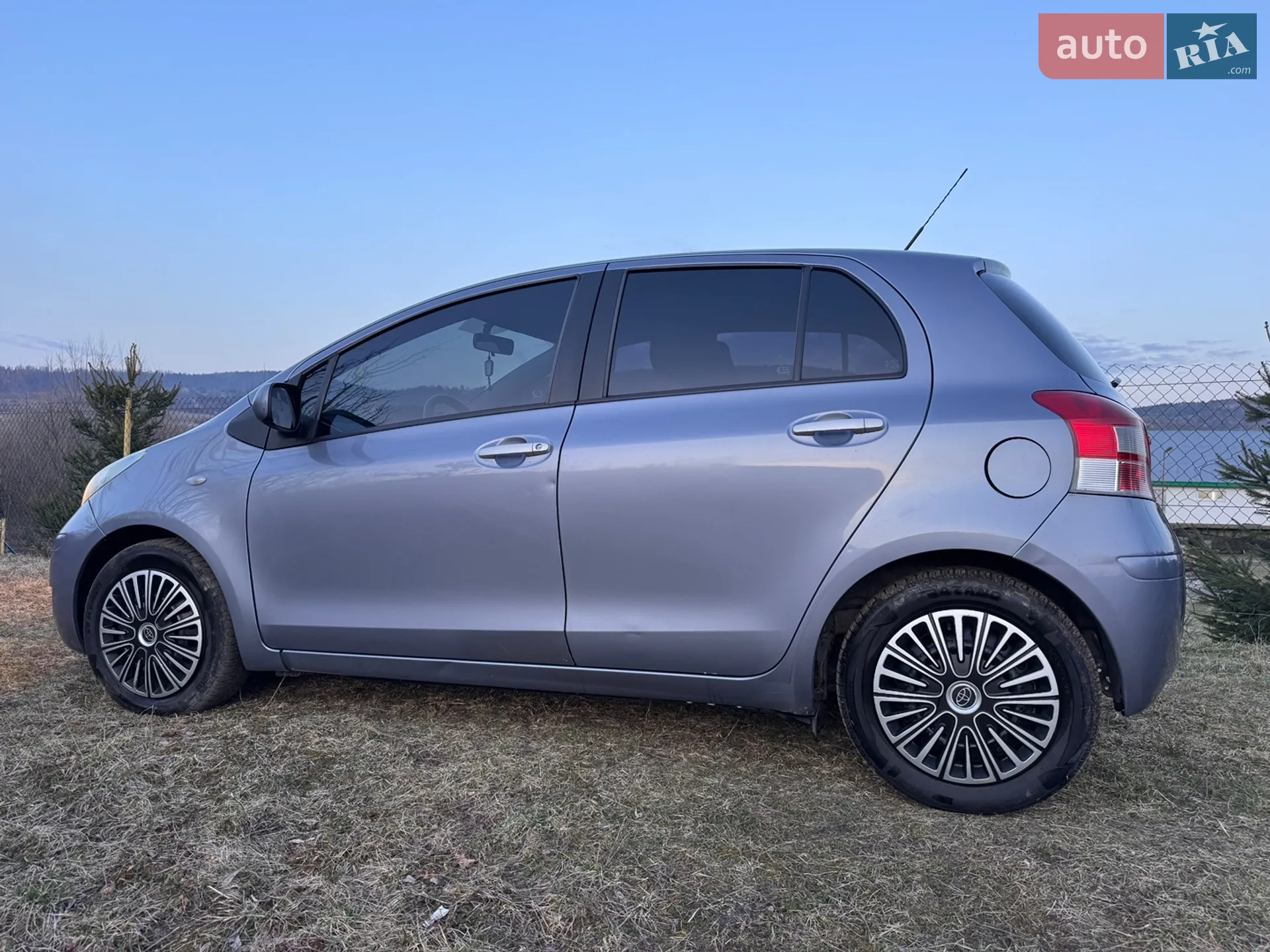 2010 Toyota Yaris - мініатюра 4