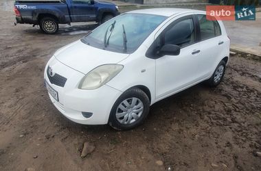 Хэтчбек Toyota Yaris 2007 в Надворной