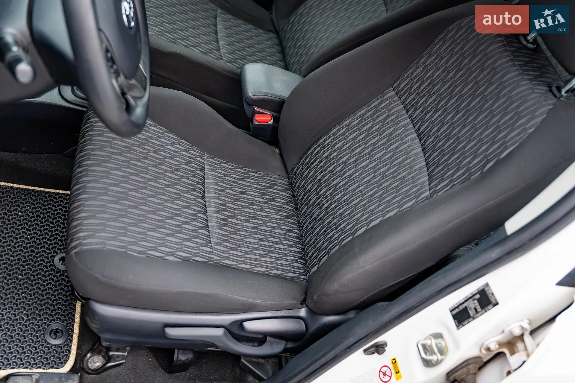 2012 Toyota Yaris - мініатюра 9