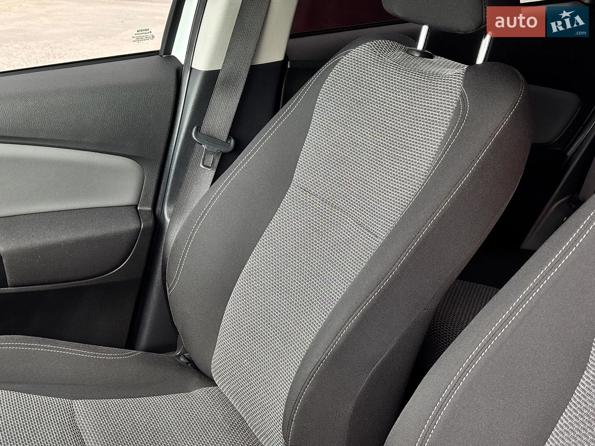 2016 Toyota Yaris - мініатюра 33