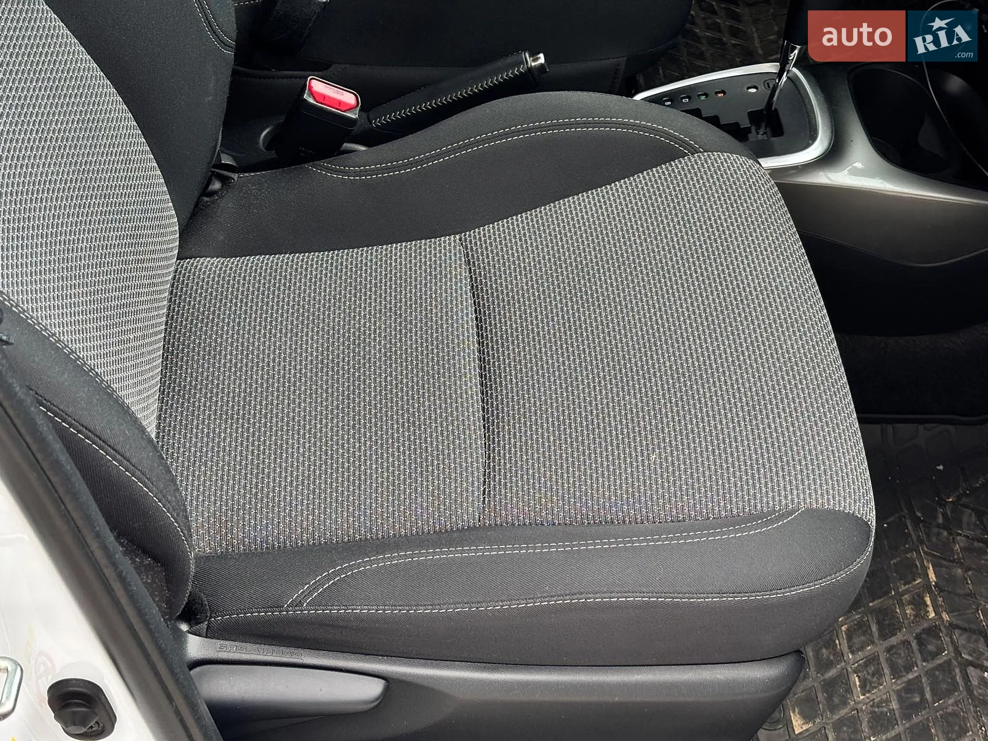 2016 Toyota Yaris - мініатюра 43