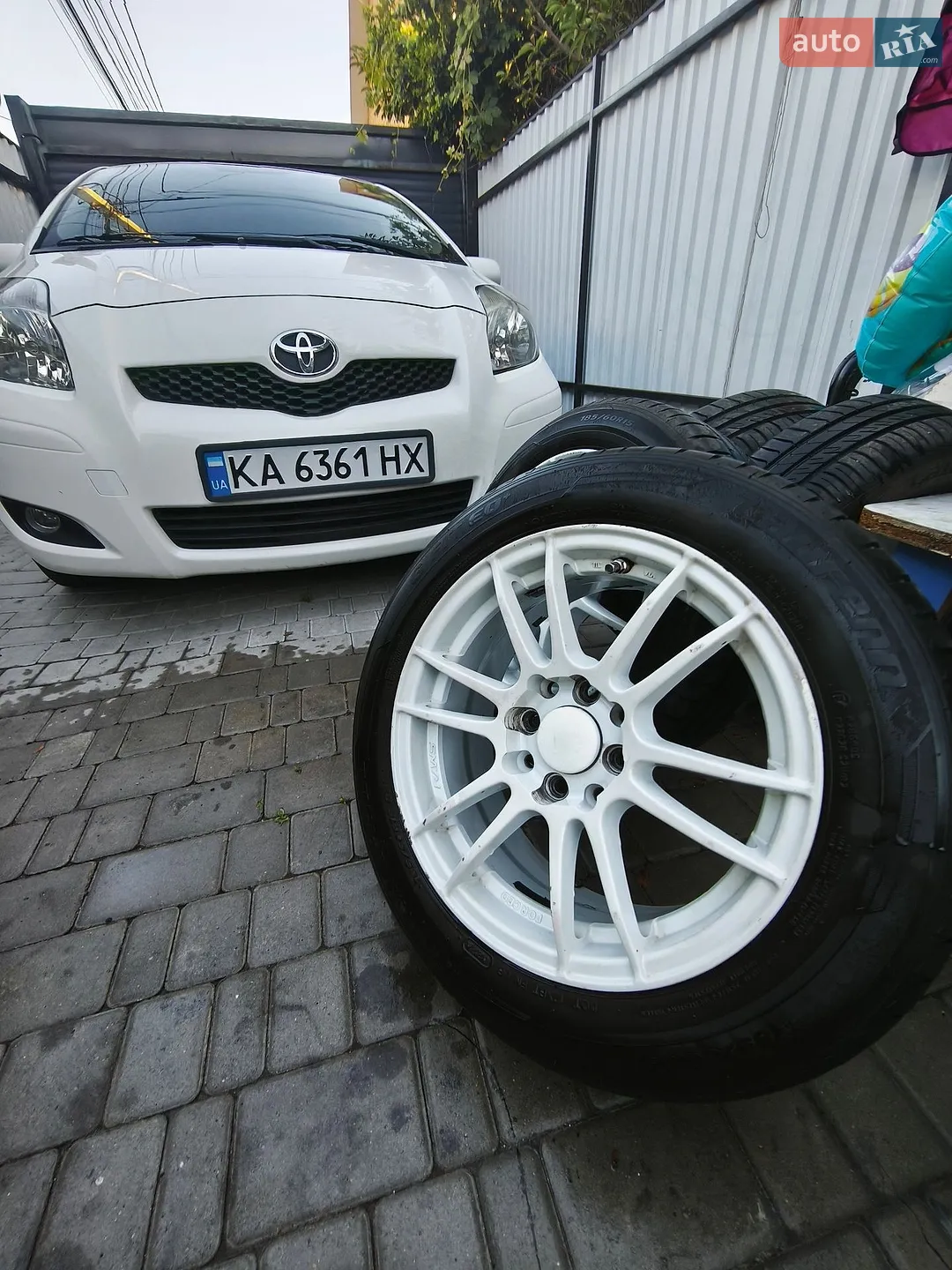 2011 Toyota Yaris - фото 1