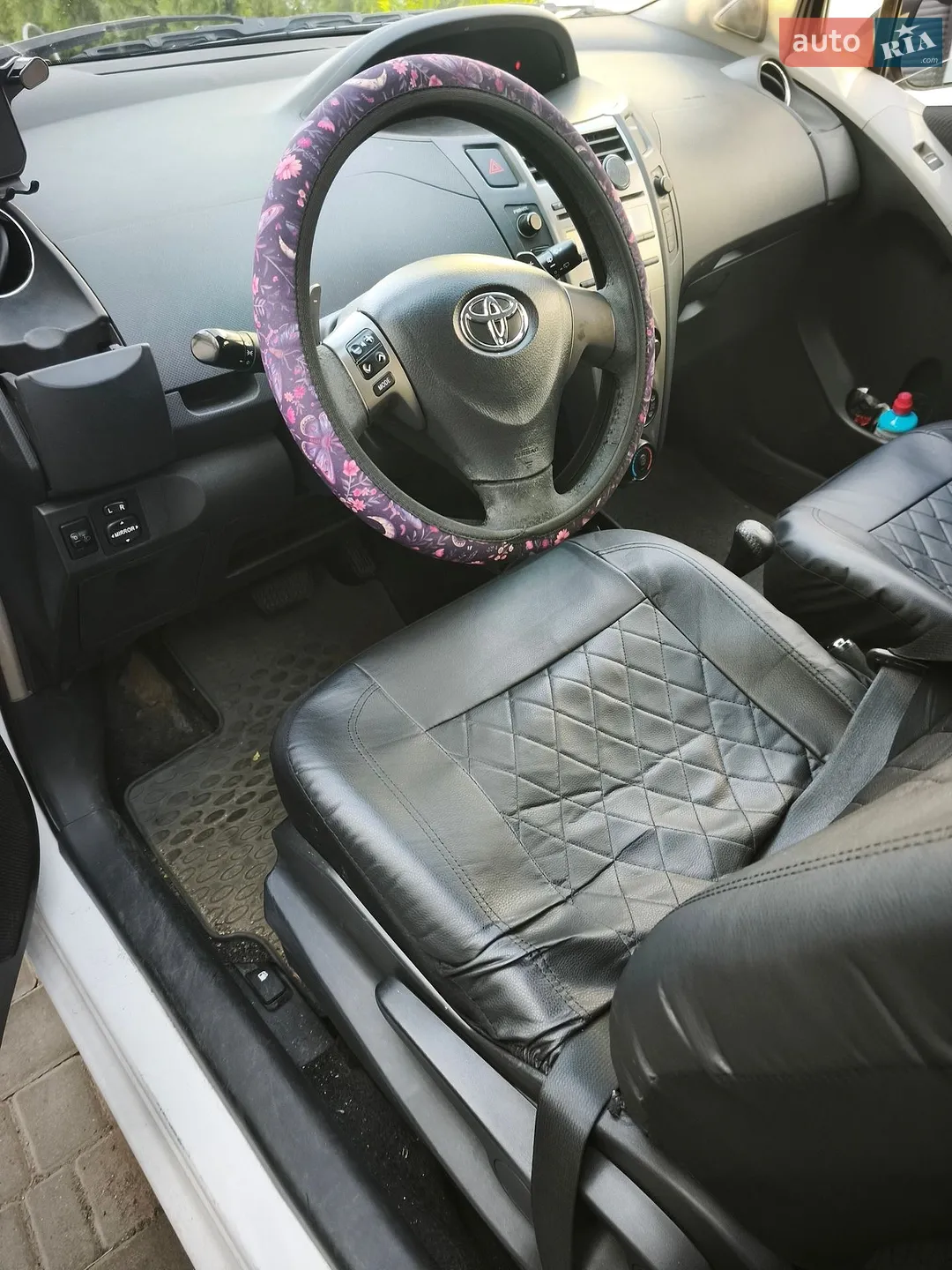 2011 Toyota Yaris - мініатюра 15