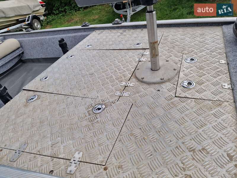 Катер Tracker Bass 2004 в Черновцах