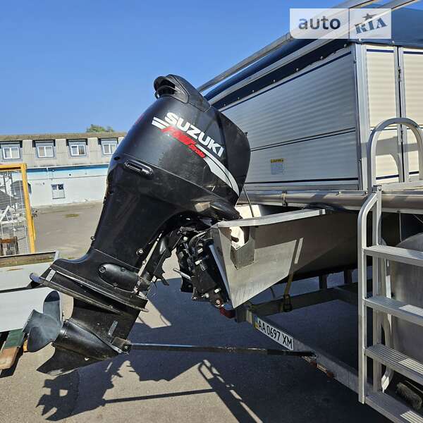 Лодка Tracker Party Barge 2007 в Киеве