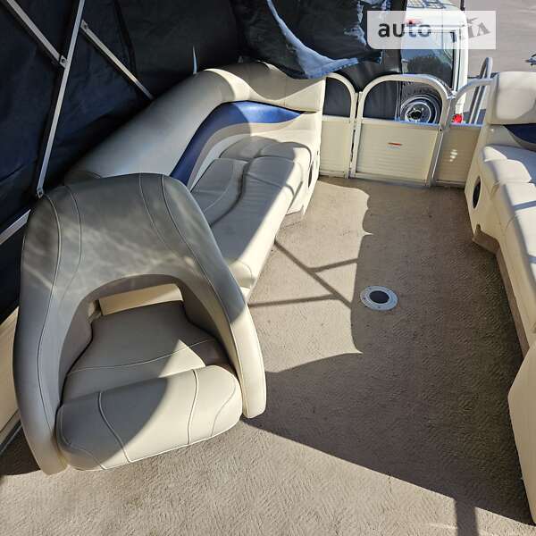 Лодка Tracker Party Barge 2007 в Киеве