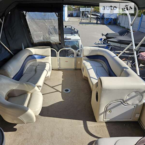 Лодка Tracker Party Barge 2007 в Киеве