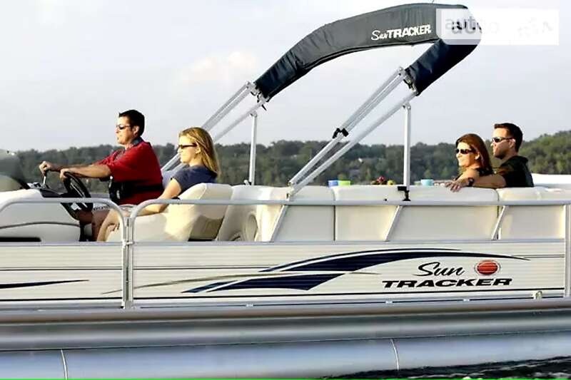 Лодка Tracker Party Barge 2007 в Киеве