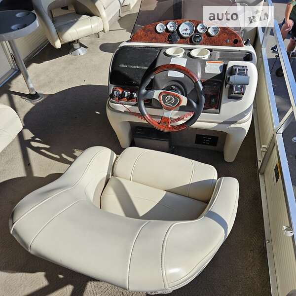 Лодка Tracker Party Barge 2007 в Киеве