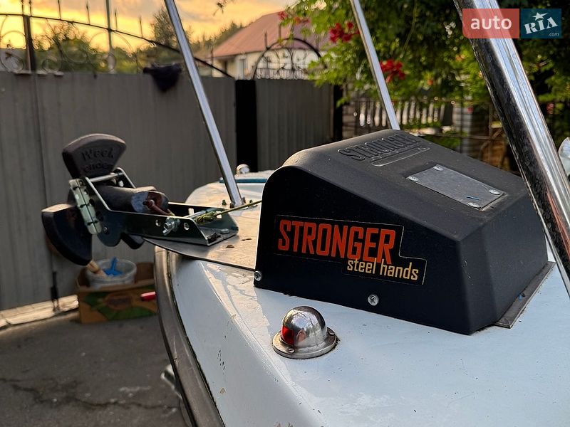 Катер Tracker Pro 2000 в Василькові