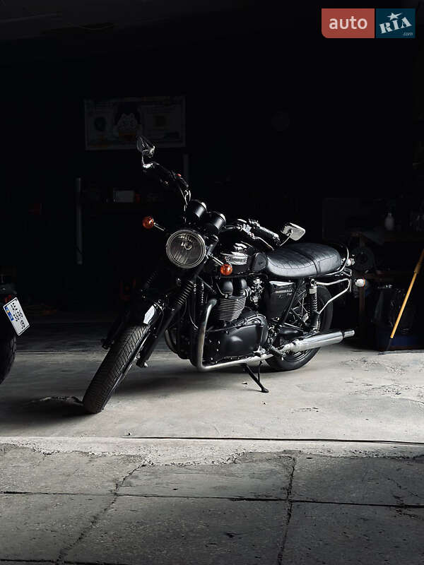 Мотоцикл Классик Triumph Bonneville 2014 в  фото Мотоцикл Классик Triumph Bonneville 2014 в
