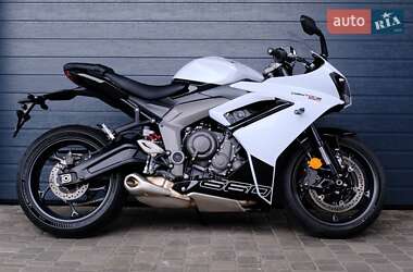 Мотоцикл Спорт-туризм Triumph Daytona 660 2024 в 