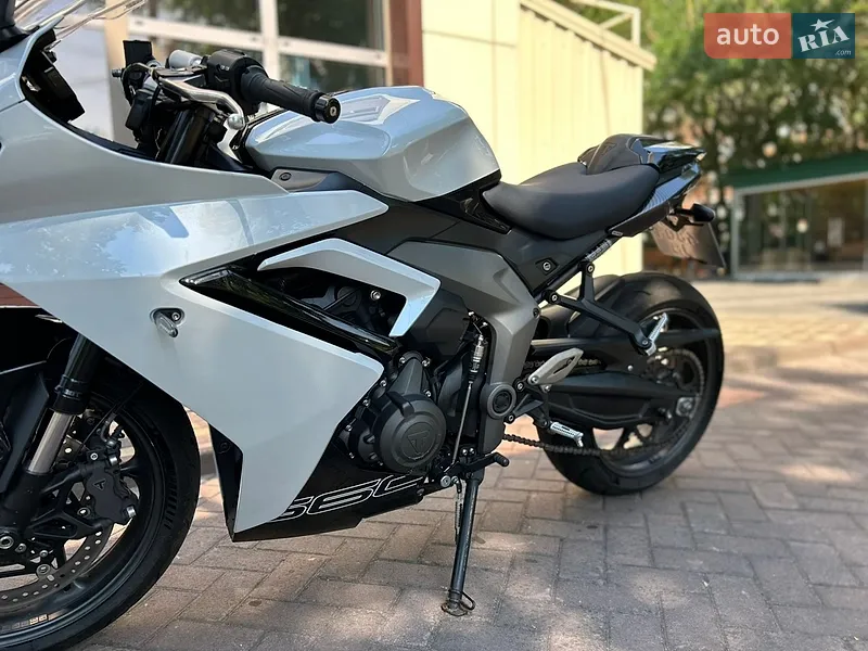 TRIUMPH DAYTONA 660 2024 VIN SMTL23UF7STBW5959 фото оголошення 4 з 42