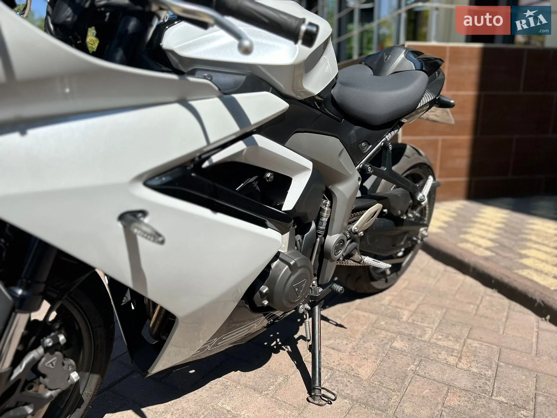 TRIUMPH DAYTONA 660 2024 VIN SMTL23UF7STBW5959 фото оголошення 4 з 12